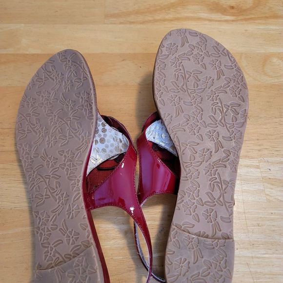 Poetic License red rose thong strapped sandals - Picture 4 of 4